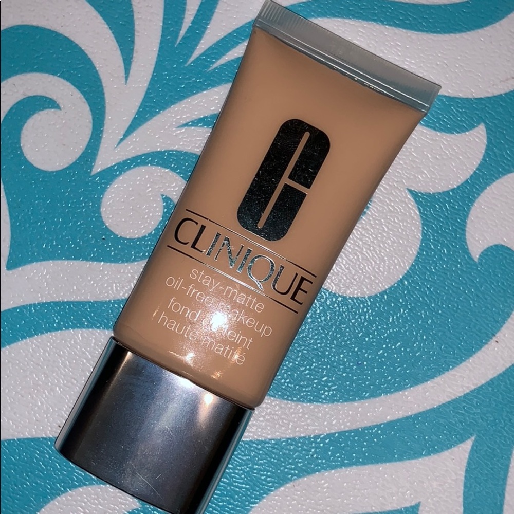 Clinique Stay Matte Foundation